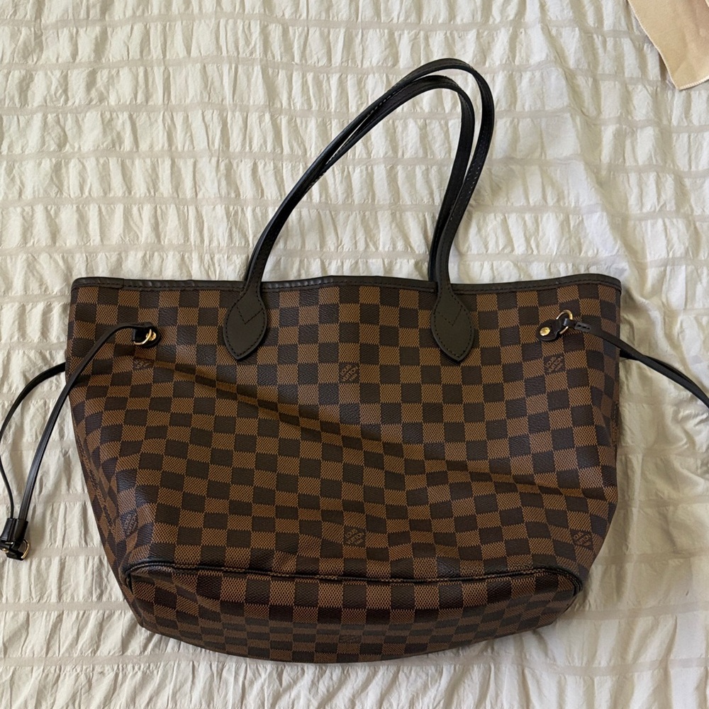 Louis Vuitton Neverfull MM - Picture 2 of 4